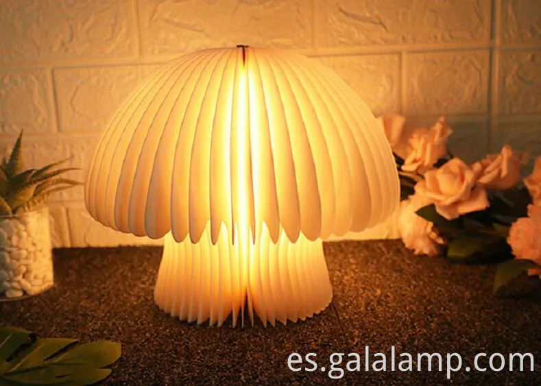 Lámpara de mesa de madera de bambú LED colorida con diseño de champiñones